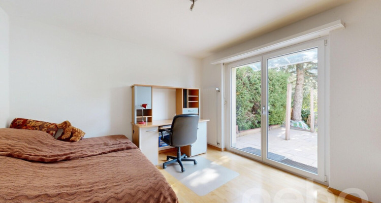 Freistehendes Einfamilienhaus mit grossem Garten und schöner Weitsicht image 8