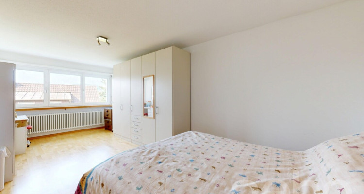 Freistehendes Einfamilienhaus mit grossem Garten und schöner Weitsicht image 9