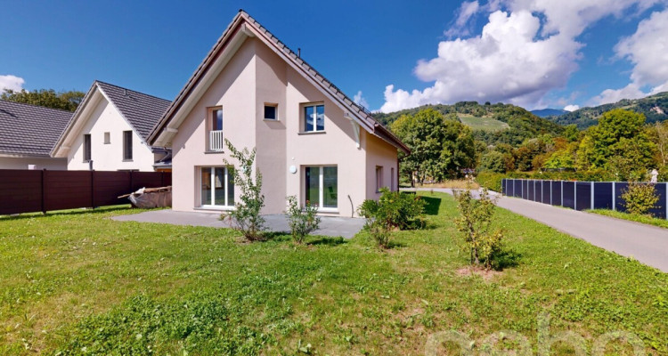 Exclusif : Belle villa neuve avec 4 chambres, combles et grande cave image 1