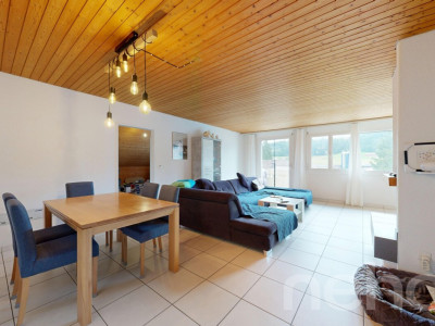 Dachwohnung mit Weitsicht, Cheminée und ausbaubarem Dachboden image 1