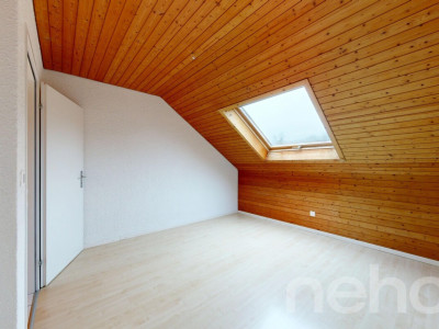 Dachwohnung mit Weitsicht, Cheminée und ausbaubarem Dachboden image 5