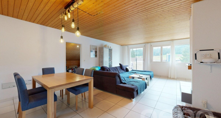 Dachwohnung mit Weitsicht, Cheminée und ausbaubarem Dachboden image 1