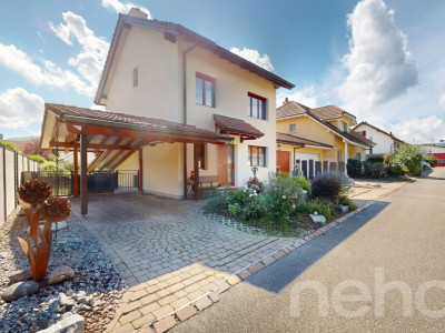 Lichtdurchflutetes Einfamilienhaus mit Garten und Cheminée in Wallbach image 3