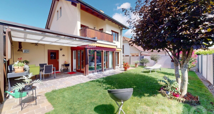 Lichtdurchflutetes Einfamilienhaus mit Garten und Cheminée in Wallbach image 5