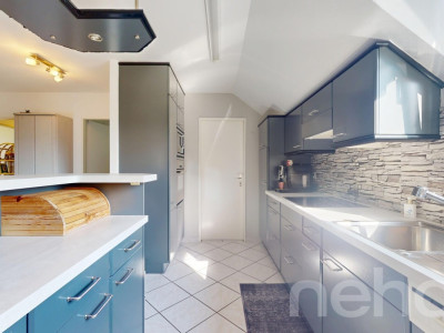 Helle 4.5-Zimmer Dachwohnung mit Balkon & unverbaubarer Aussicht image 8