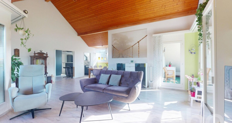 Helle 4.5-Zimmer Dachwohnung mit Balkon & unverbaubarer Aussicht image 3