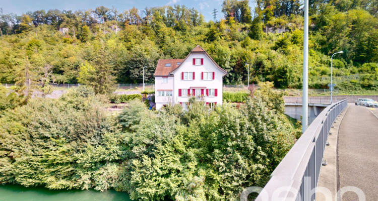 Zentral gelegenes 9.5-Zimmer Einfamilienhaus mit viel Potential image 1