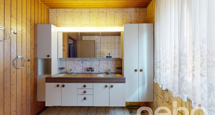 Zentral gelegenes 9.5-Zimmer Einfamilienhaus mit viel Potential image 9