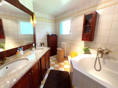 Magnifique villa vaudoise 9.5 pces  280 m2  très lumineuse  piscine et spa image 10