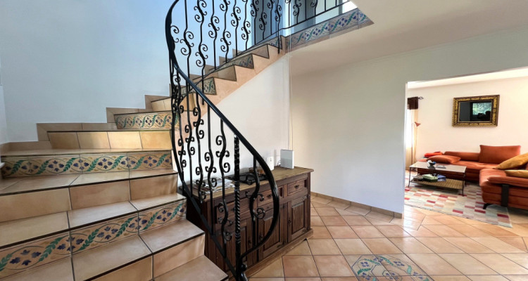 Magnifique villa vaudoise 9.5 pces  280 m2  très lumineuse  piscine et spa image 3