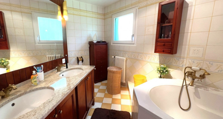 Magnifique villa vaudoise 9.5 pces  280 m2  très lumineuse  piscine et spa image 10