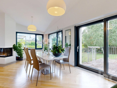 Villa rénovée avec goût, jardin, piscine et superbes volumes image 5