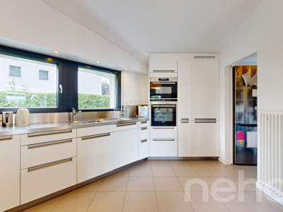 Villa rénovée avec goût, jardin, piscine et superbes volumes image 9