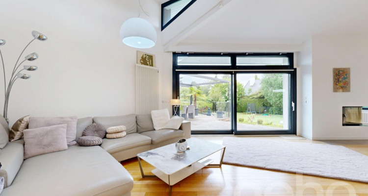 Villa rénovée avec goût, jardin, piscine et superbes volumes image 4