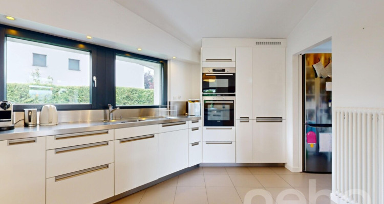 Villa rénovée avec goût, jardin, piscine et superbes volumes image 9