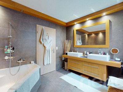 Appartement-terrasse lumineux et élégant avec vue à Gampelen image 4