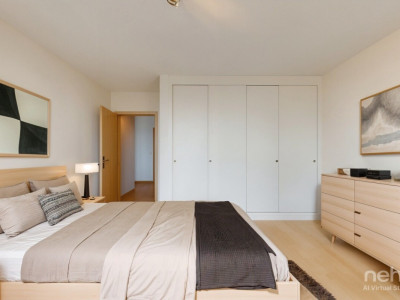 Appartement-terrasse lumineux et élégant avec vue à Gampelen image 5