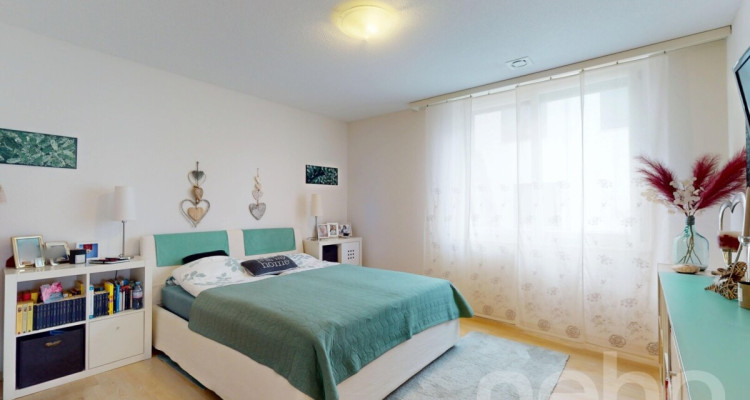 Appartement-terrasse lumineux et élégant avec vue à Gampelen image 3