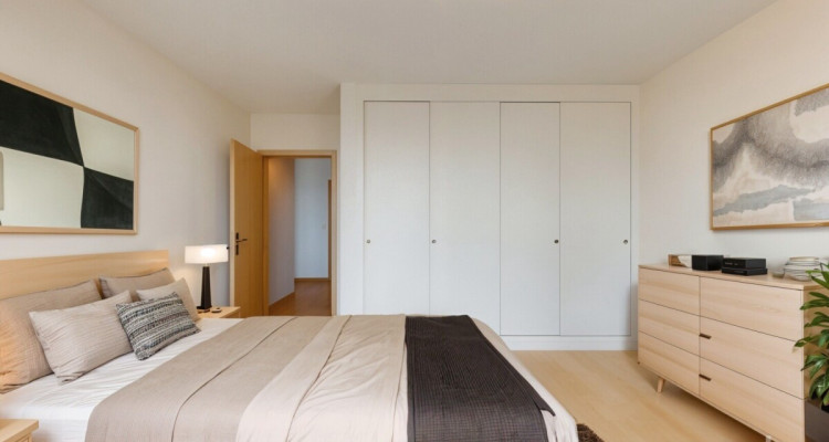 Appartement-terrasse lumineux et élégant avec vue à Gampelen image 5