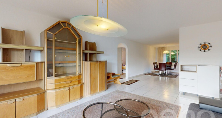 Helle 4.5-Zimmer-Wohnung mit schöner Aussicht in Oberengstringen image 3