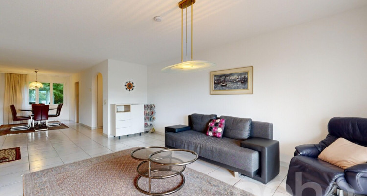 Helle 4.5-Zimmer-Wohnung mit schöner Aussicht in Oberengstringen image 1