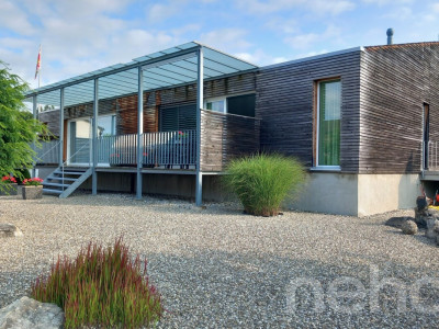 Grosszügiges Doppel-Einfamilienhaus mit traumhafter Aussicht image 1