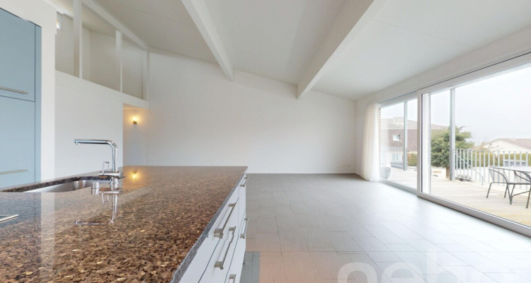 Grosszügiges Doppel-Einfamilienhaus mit traumhafter Aussicht image 3