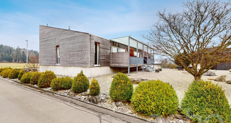 Grosszügiges Doppel-Einfamilienhaus mit traumhafter Aussicht image 4