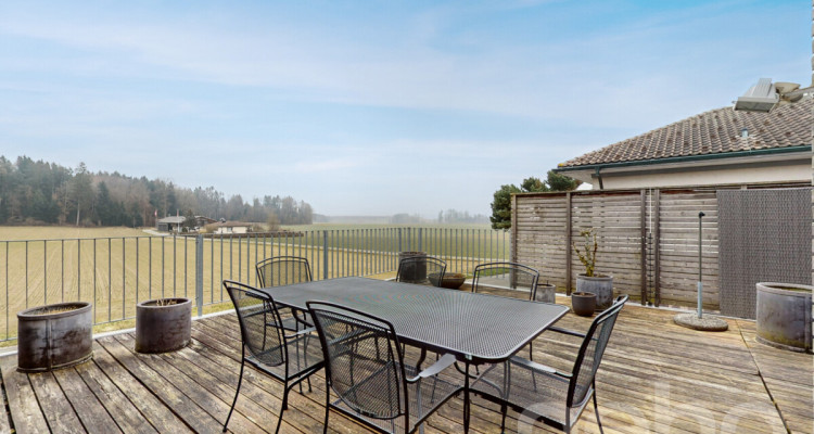 Grosszügiges Doppel-Einfamilienhaus mit traumhafter Aussicht image 5