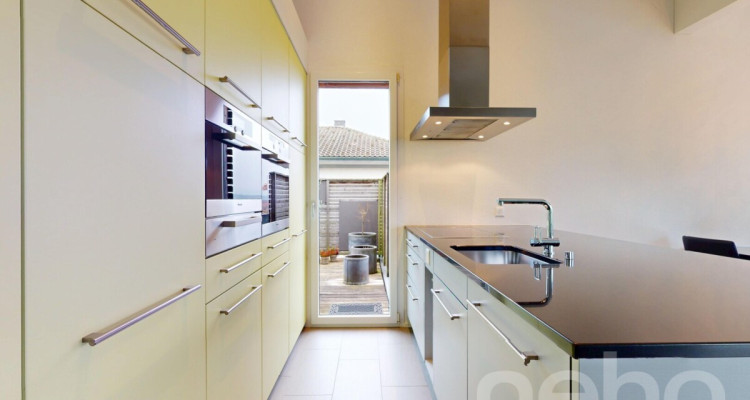 Grosszügiges Doppel-Einfamilienhaus mit traumhafter Aussicht image 9