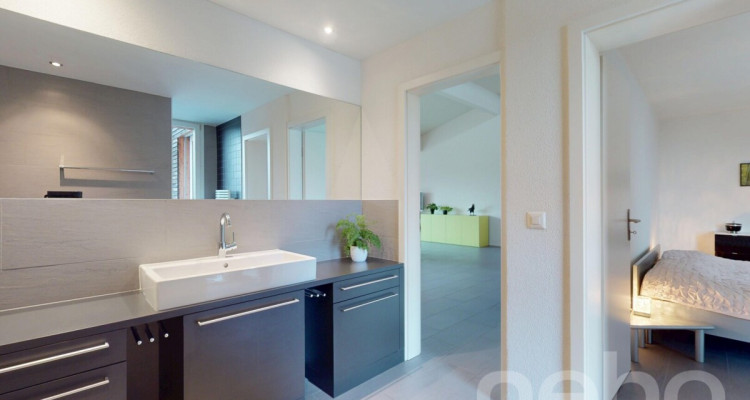 Grosszügiges Doppel-Einfamilienhaus mit traumhafter Aussicht image 11