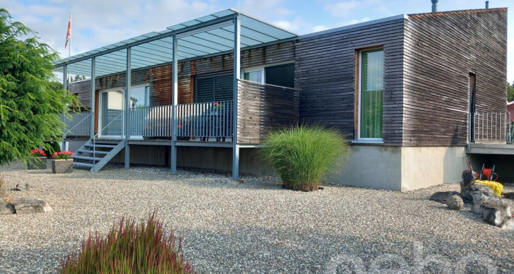 Grosszügiges Doppel-Einfamilienhaus mit traumhafter Aussicht image 1