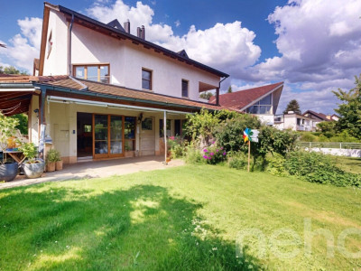 Attraktives Doppeleinfamilienhaus in familienfreundlicher Lage image 1