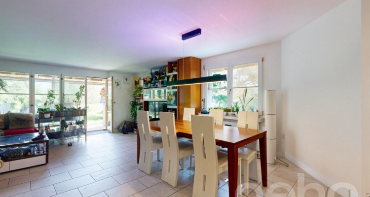 Attraktives Doppeleinfamilienhaus in familienfreundlicher Lage image 2