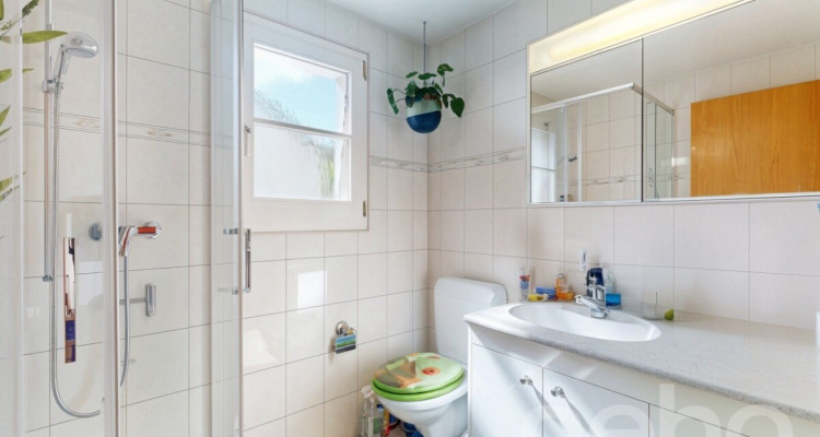 Attraktives Doppeleinfamilienhaus in familienfreundlicher Lage image 7