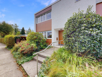 Charmantes 4.5-Zimmer-Eckhaus mit Cheminéehaus und viel Privatsphäre image 2