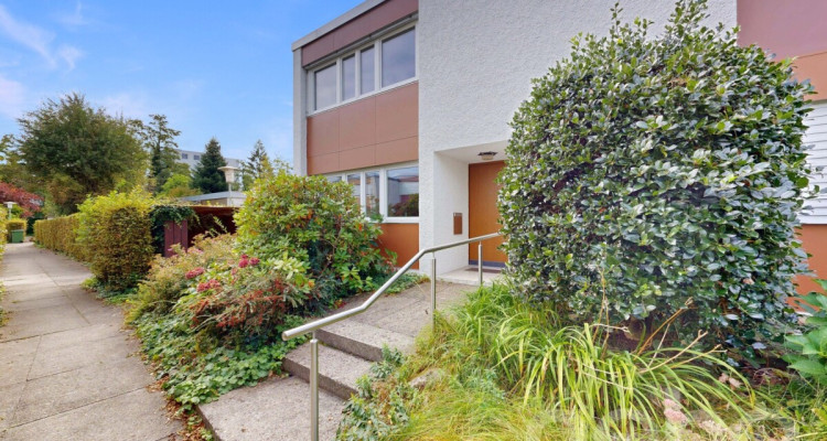 Charmantes 4.5-Zimmer-Eckhaus mit Cheminéehaus und viel Privatsphäre image 2