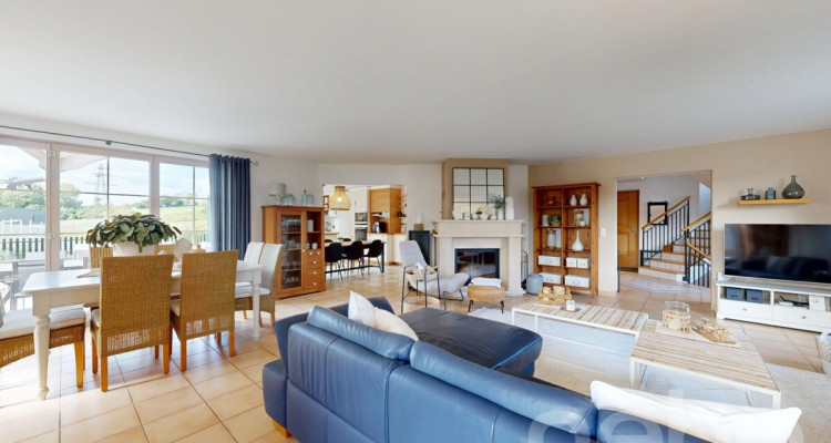 Splendide maison de 6.5p aux grands volumes avec terrasse et jardin image 4