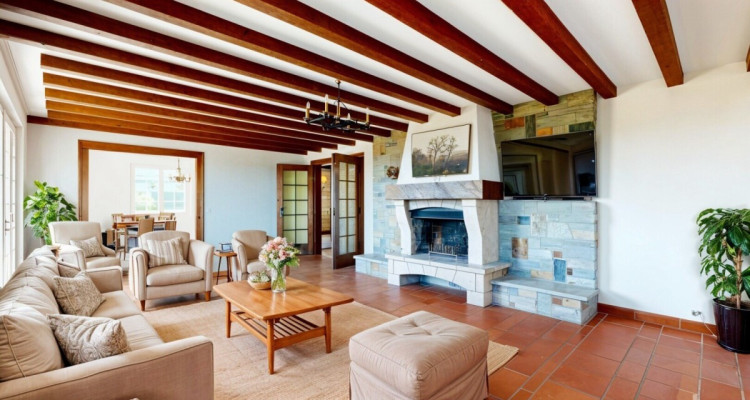 Spacieuse villa avec fort potentiel et vue imprenable, proche de Nyon image 3