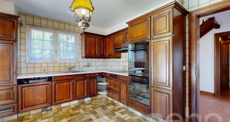 Spacieuse villa avec fort potentiel et vue imprenable, proche de Nyon image 9