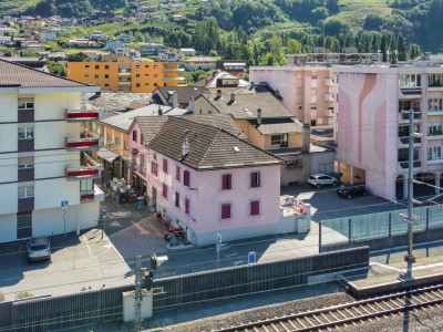 Immeuble à fort potentiel au centre de Saxon, face à la gare image 1