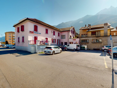 Immeuble à fort potentiel au centre de Saxon, face à la gare image 2