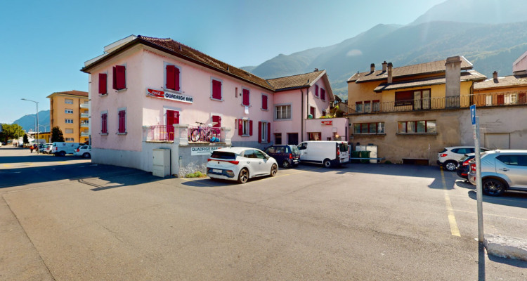 Immeuble à fort potentiel au centre de Saxon, face à la gare image 2