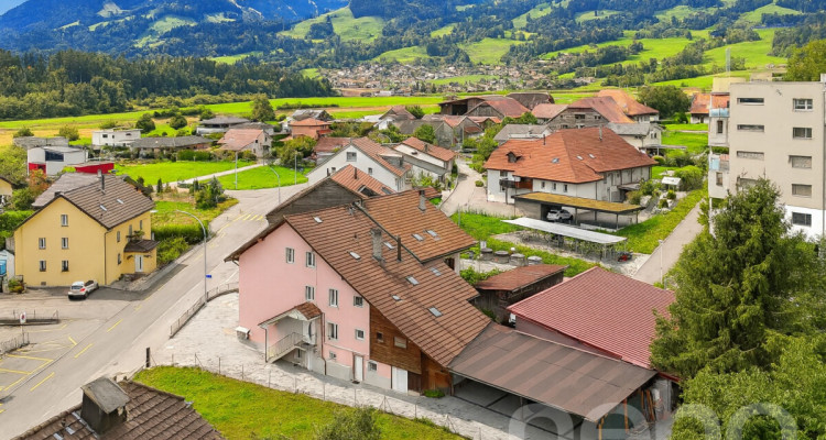 IMMEUBLE DE RENDEMENT RÉNOVÉ, AU CALME, PROCHE DE BULLE EN PLEIN ESSOR image 2