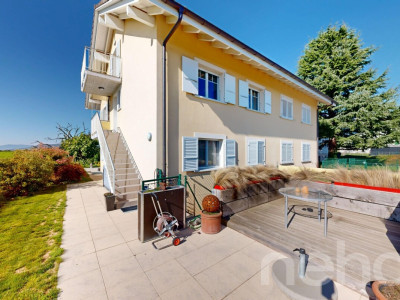 Duplex familial en attique avec vue dégagée et espaces extérieurs image 3