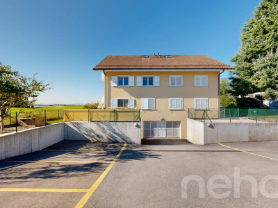 Duplex familial en attique avec vue dégagée et espaces extérieurs image 1