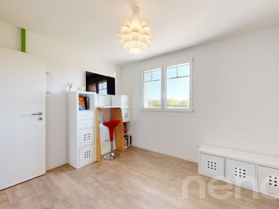 Duplex familial en attique avec vue dégagée et espaces extérieurs image 9