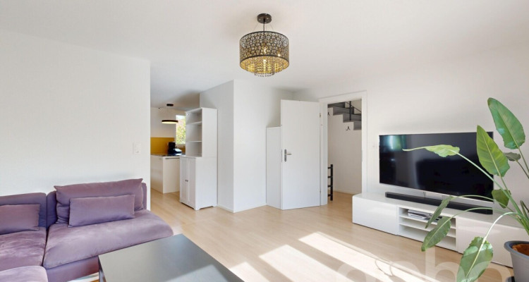 Moderne 4.5 Zimmer Doppelhaushälfte mit Garten und Teils Weitblick image 1