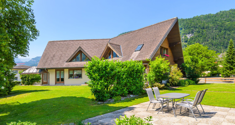 Grosszügiges Einfamilienhaus mit integrierter Praxis image 1