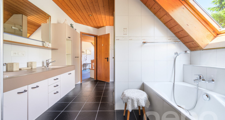 Grosszügiges Einfamilienhaus mit integrierter Praxis image 9